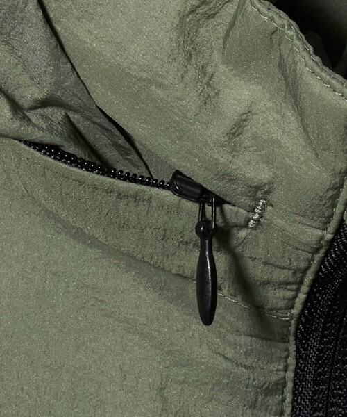 NANGA（ナンガ）の「【別注】＜NANGA＞シェル パーカー ジャケット（ナイロンジャケット・メンズ・ホワイト/ブラック/オリーブ・M/L）」の17枚目の写真