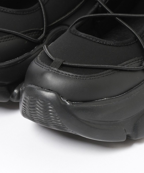 repipi armario（レピピ アルマリオ）の「メリージェーンスニーカー（サンダル・キッズ・ブラック/オフホワイト・LARGE/MEDIUM/SMALL）」の22枚目の写真