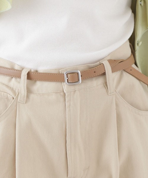 NANO universe（ナノユニバース）の「シルバースクエアバックル1.5cm幅ベルト（ベルト・レディース・ブラック/ベージュ/キャメル・F）」の2枚目の写真