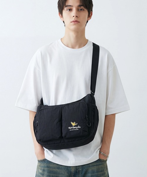 Mark Gonzales（マーク・ゴンザレス）の「【Mark Gonzales/マーク ゴンザレス】アートワークデザインコレクション Wポケットショルダー（ショルダーバッグ・メンズ・ブラック系2/ブラック系1・FREE）」の3枚目の写真