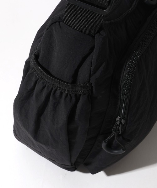Mark Gonzales（マーク・ゴンザレス）の「【Mark Gonzales/マーク ゴンザレス】アートワークデザインコレクション Wポケットショルダー（ショルダーバッグ・メンズ・ブラック系2/ブラック系1・FREE）」の19枚目の写真