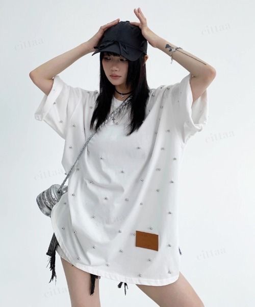 Dalfwin(ダールフィン)の「韓国ファッション RICECAKEラベル付きシルバースタッズ半袖Tシャツ(Tシャツ/カットソー・レディース・ホワイト/ブラック・FREE)」の1枚目の写真
