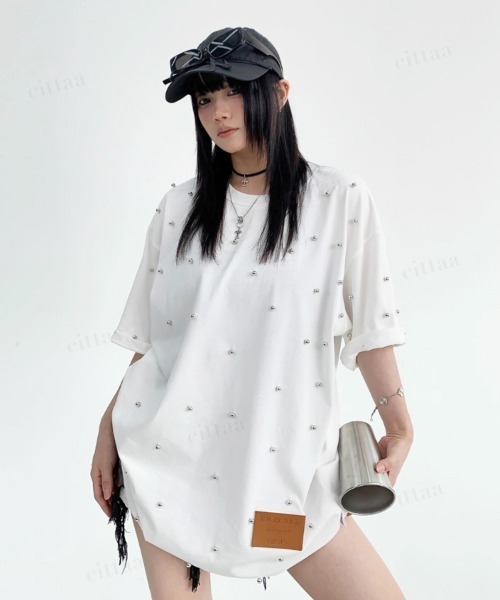 Dalfwin(ダールフィン)の「韓国ファッション RICECAKEラベル付きシルバースタッズ半袖Tシャツ(Tシャツ/カットソー・レディース・ホワイト/ブラック・FREE)」の4枚目の写真