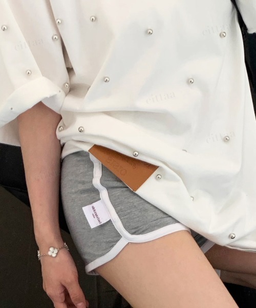 Dalfwin(ダールフィン)の「韓国ファッション RICECAKEラベル付きシルバースタッズ半袖Tシャツ(Tシャツ/カットソー・レディース・ホワイト/ブラック・FREE)」の13枚目の写真