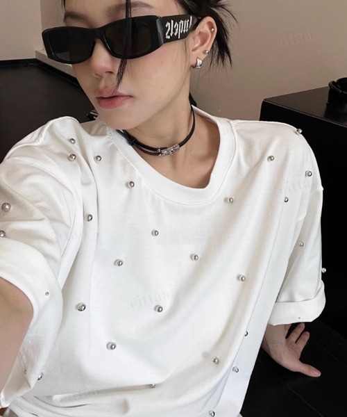 Dalfwin(ダールフィン)の「韓国ファッション RICECAKEラベル付きシルバースタッズ半袖Tシャツ(Tシャツ/カットソー・レディース・ホワイト/ブラック・FREE)」の11枚目の写真