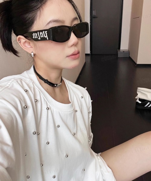 Dalfwin(ダールフィン)の「韓国ファッション RICECAKEラベル付きシルバースタッズ半袖Tシャツ(Tシャツ/カットソー・レディース・ホワイト/ブラック・FREE)」の12枚目の写真