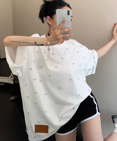 Dalfwin(ダールフィン)の「韓国ファッション RICECAKEラベル付きシルバースタッズ半袖Tシャツ(Tシャツ/カットソー・レディース・ホワイト/ブラック・FREE)」の8枚目の写真