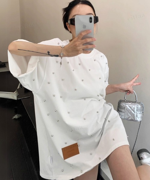 Dalfwin(ダールフィン)の「韓国ファッション RICECAKEラベル付きシルバースタッズ半袖Tシャツ(Tシャツ/カットソー・レディース・ホワイト/ブラック・FREE)」の10枚目の写真