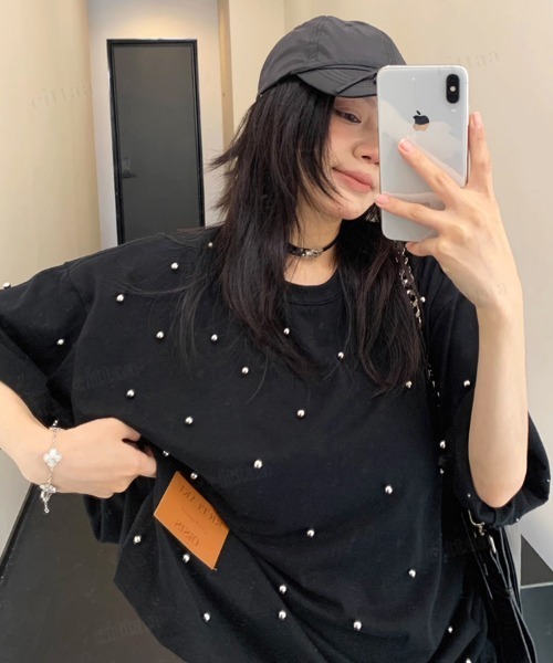 Dalfwin(ダールフィン)の「韓国ファッション RICECAKEラベル付きシルバースタッズ半袖Tシャツ(Tシャツ/カットソー・レディース・ホワイト/ブラック・FREE)」の17枚目の写真