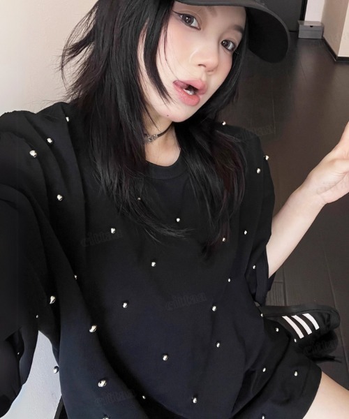 Dalfwin(ダールフィン)の「韓国ファッション RICECAKEラベル付きシルバースタッズ半袖Tシャツ(Tシャツ/カットソー・レディース・ホワイト/ブラック・FREE)」の20枚目の写真