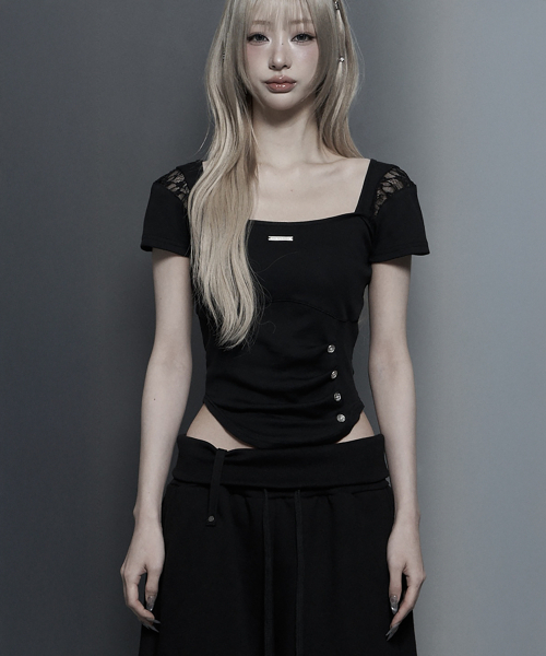 ETRE AU SOMMET(エトレオソメ)の「Bust Line Pintuck Detail Top (Black)(Tシャツ/カットソー・レディース・ブラック・FREE)」の1枚目の写真