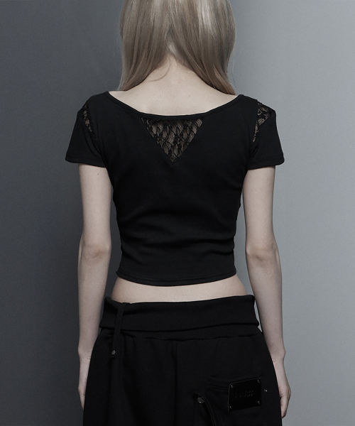 ETRE AU SOMMET(エトレオソメ)の「Bust Line Pintuck Detail Top (Black)(Tシャツ/カットソー・レディース・ブラック・FREE)」の3枚目の写真