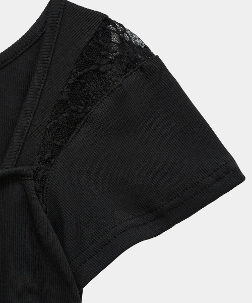 ETRE AU SOMMET(エトレオソメ)の「Bust Line Pintuck Detail Top (Black)(Tシャツ/カットソー・レディース・ブラック・FREE)」の8枚目の写真