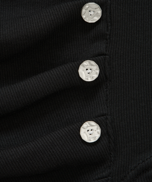 ETRE AU SOMMET(エトレオソメ)の「Bust Line Pintuck Detail Top (Black)(Tシャツ/カットソー・レディース・ブラック・FREE)」の11枚目の写真