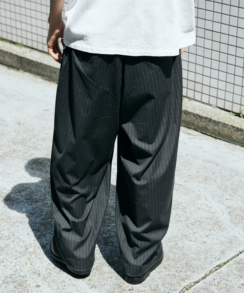 JOURNAL STANDARD(ジャーナルスタンダード)の「TRモダン ワイド スラックス(スラックス・メンズ・スミクロ/ネイビー/ブラック系その他・SMALL/LARGE/MEDIUM)」の6枚目の写真