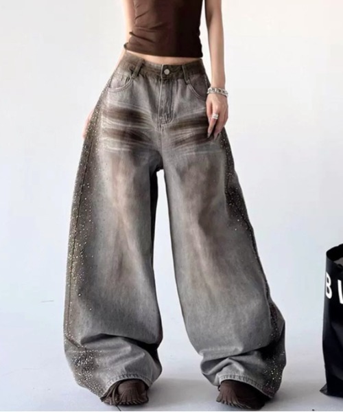 SHEENA(シーナ)の「ヴィンテージライクキラキラストーンワイドデニムパンツ(デニムパンツ・レディース・グレー・S/M/L)」の2枚目の写真