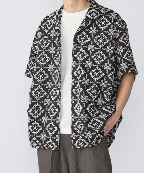 SHIPS(シップス)の「BENCH MARKING SHIRTS: エンブロイダリー オープンカラー シャツ(シャツ/ブラウス・メンズ・ベージュ/ネイビー/ライトグリーン・MEDIUM/LARGE/X-LARGE/SMALL)」の3枚目の写真