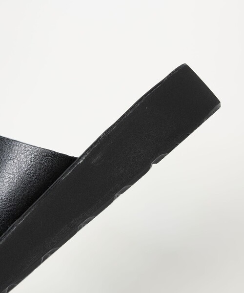 green label relaxing(グリーンレーベルリラクシング)の「レザーライク 2ストラップ サンダル(サンダル・メンズ・ブラック・28cm/27cm/26cm)」の9枚目の写真