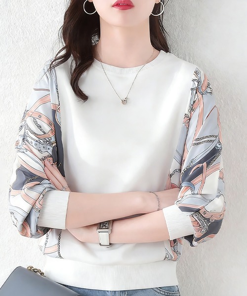 Doux Belle(ドゥーベル)の「プリント袖切替トップス(Tシャツ/カットソー・レディース・ネイビー/ベージュ/ホワイト/グレー・LARGE/MEDIUM)」の2枚目の写真
