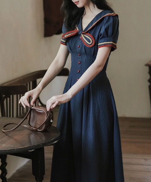 &soiree(アンドソワレ)の「スカーフ風ウエストマーク半袖ワンピース(ワンピース・レディース・ネイビー・SMALL/MEDIUM/LARGE/X-LARGE)」の4枚目の写真