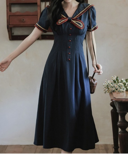 &soiree(アンドソワレ)の「スカーフ風ウエストマーク半袖ワンピース(ワンピース・レディース・ネイビー・SMALL/MEDIUM/LARGE/X-LARGE)」の2枚目の写真