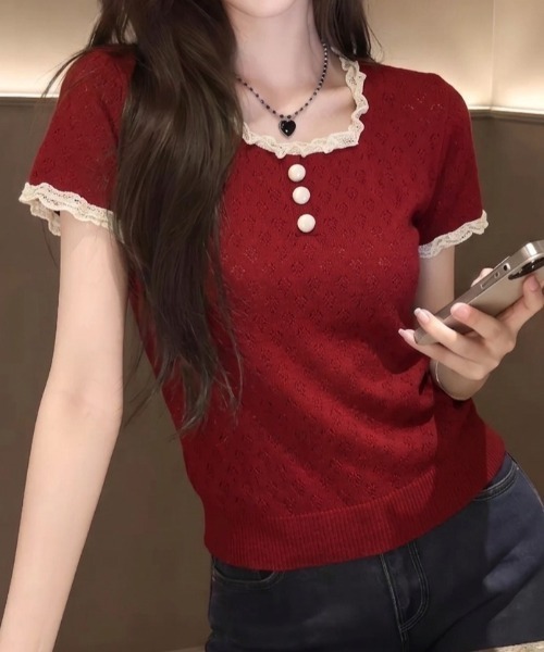 Teem Store(チームストア)の「【ハート柄】配色トリム フロントボタン フリル半袖 サマーニット レースフリルスリーブ(Tシャツ/カットソー・レディース・ブラック/レッド/ホワイト/イエロー・F)」の1枚目の写真
