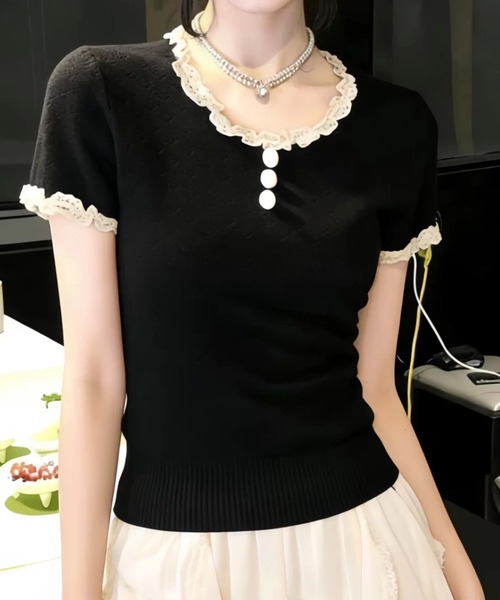 Teem Store(チームストア)の「【ハート柄】配色トリム フロントボタン フリル半袖 サマーニット レースフリルスリーブ(Tシャツ/カットソー・レディース・ブラック/レッド/ホワイト/イエロー・F)」の3枚目の写真