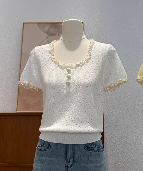 Teem Store(チームストア)の「【ハート柄】配色トリム フロントボタン フリル半袖 サマーニット レースフリルスリーブ(Tシャツ/カットソー・レディース・ブラック/レッド/ホワイト/イエロー・F)」の8枚目の写真