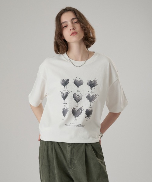 ONCILY(オンシェリー)の「MELTING HEART GRAPHIC T-SHIRT / メルティングハートグラフィックTシャツ(Tシャツ/カットソー・メンズ・ブラック/ホワイト系その他/イエロー/ネイビー/オフホワイト・SMALL/LARGE/MEDIUM)」の2枚目の写真