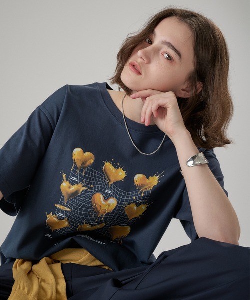 ONCILY(オンシェリー)の「MELTING HEART GRAPHIC T-SHIRT / メルティングハートグラフィックTシャツ(Tシャツ/カットソー・メンズ・ブラック/ホワイト系その他/イエロー/ネイビー/オフホワイト・SMALL/LARGE/MEDIUM)」の16枚目の写真