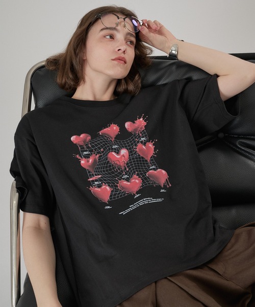 ONCILY(オンシェリー)の「MELTING HEART GRAPHIC T-SHIRT / メルティングハートグラフィックTシャツ(Tシャツ/カットソー・メンズ・ブラック/ホワイト系その他/イエロー/ネイビー/オフホワイト・SMALL/LARGE/MEDIUM)」の6枚目の写真