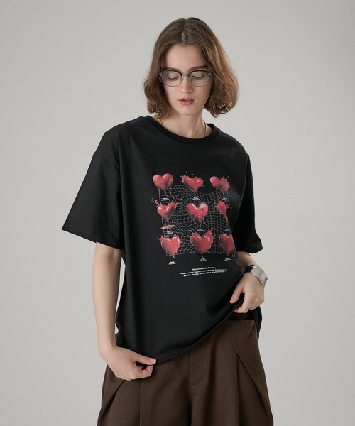 ONCILY(オンシェリー)の「MELTING HEART GRAPHIC T-SHIRT / メルティングハートグラフィックTシャツ(Tシャツ/カットソー・メンズ・ブラック/ホワイト系その他/イエロー/ネイビー/オフホワイト・SMALL/LARGE/MEDIUM)」の8枚目の写真