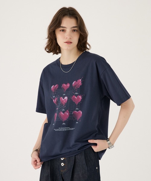 ONCILY（オンシェリー）の「MELTING HEART GRAPHIC T-SHIRT / メルティングハートグラフィックTシャツ（Tシャツ/カットソー・メンズ・ブラック/ホワイト系その他/イエロー/ネイビー/オフホワイト/ブラック系その他/ホワイト/ブラック系その他2/ネイビー系/ネイビー系1・SMALL/LARGE/MEDIUM）」の17枚目の写真