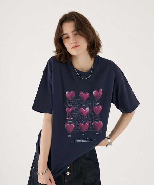 ONCILY（オンシェリー）の「MELTING HEART GRAPHIC T-SHIRT / メルティングハートグラフィックTシャツ（Tシャツ/カットソー・メンズ・ブラック/ホワイト系その他/イエロー/ネイビー/オフホワイト/ブラック系その他/ホワイト/ブラック系その他2/ネイビー系/ネイビー系1・SMALL/LARGE/MEDIUM）」の12枚目の写真