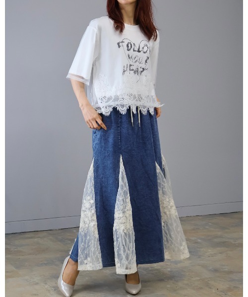 Doumoi(ドゥモエ)の「チュール重ね ロゴ レースドッキングデザイン プルオーバー(Tシャツ/カットソー・レディース・ホワイト/ブラック・FREE)」の4枚目の写真
