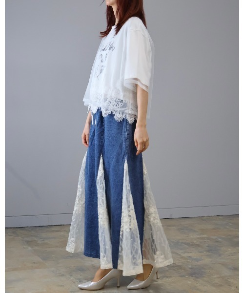 Doumoi(ドゥモエ)の「チュール重ね ロゴ レースドッキングデザイン プルオーバー(Tシャツ/カットソー・レディース・ホワイト/ブラック・FREE)」の5枚目の写真