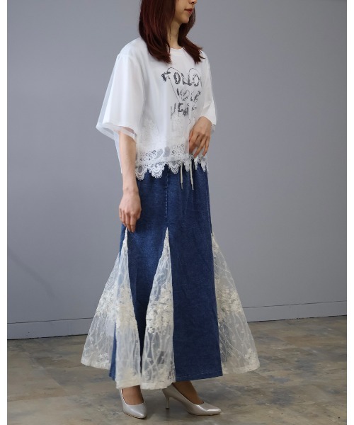 Doumoi(ドゥモエ)の「チュール重ね ロゴ レースドッキングデザイン プルオーバー(Tシャツ/カットソー・レディース・ホワイト/ブラック・FREE)」の7枚目の写真