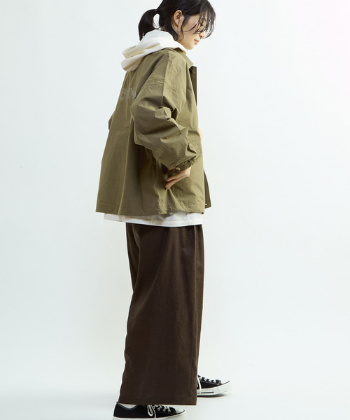 CONVERSE TOKYO（コンバーストウキョウ）の「スピンドルロゴプリントブルゾン（ブルゾン・レディース・ピンク/カーキ/ブラック・MEDIUM/SMALL）」の13枚目の写真