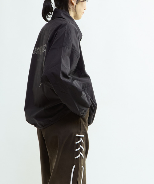 CONVERSE TOKYO（コンバーストウキョウ）の「スピンドルロゴプリントブルゾン（ブルゾン・レディース・ピンク/カーキ/ブラック・MEDIUM/SMALL）」の16枚目の写真
