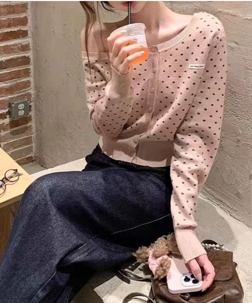 LETee(レティー)の「抜け感×女性らしさを演出!ドット柄オフショルアシンメトリーカーディガン(カーディガン/ボレロ・レディース・ピンク/グレー・FREE)」の9枚目の写真