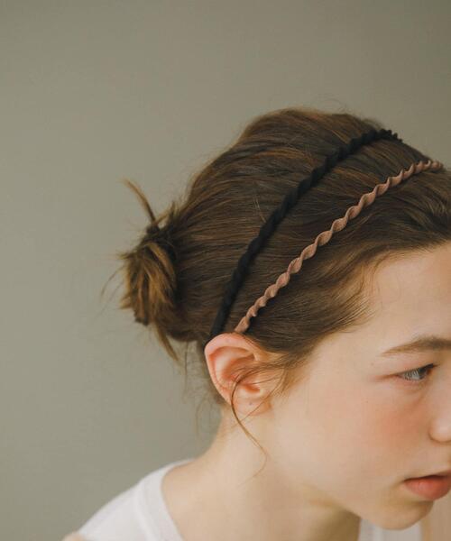 URBAN RESEARCH(アーバンリサーチ)の「decor『デコール』 TWIST HEADBAND(カチューシャ・レディース・モカ/ブラック・-)」の1枚目の写真