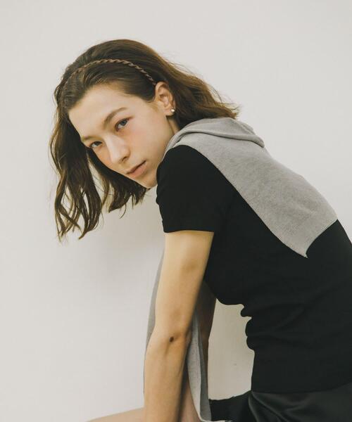 URBAN RESEARCH(アーバンリサーチ)の「decor『デコール』 TWIST HEADBAND(カチューシャ・レディース・モカ/ブラック・-)」の8枚目の写真