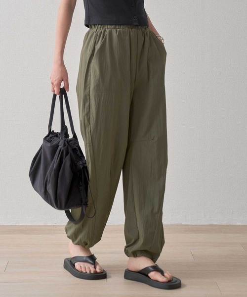 laulea（ラウレア）の「ナチュラルワッシャー ベイカーポケ パラシュートパンツ（その他パンツ・レディース・オフホワイト/ブラック/グレイッシュベージュ/キャメル/モカ・M）」の19枚目の写真