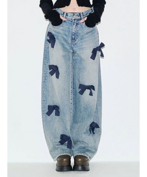EVRIS(エヴリス)の「リボンモチーフワイドデニムパンツ(デニムパンツ・レディース・ブルー/ベージュ・SMALL/MEDIUM)」の2枚目の写真