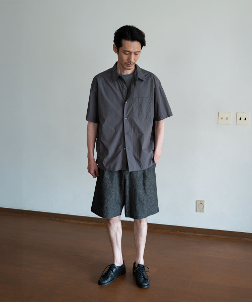 BLANKROOM(ブランクルーム)の「フルイドハーフシャツ_チャコール(シャツ/ブラウス・メンズ・その他・1/3/2/4)」の2枚目の写真