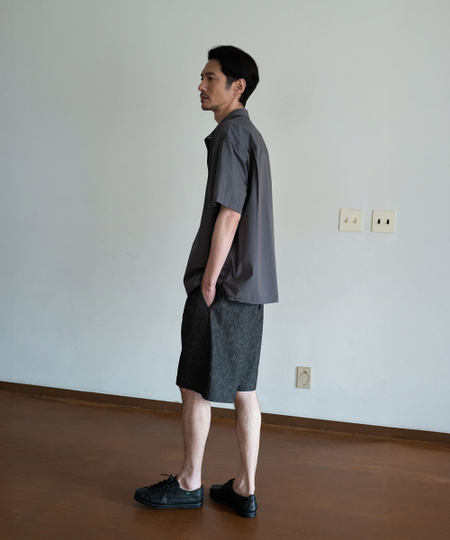 BLANKROOM(ブランクルーム)の「フルイドハーフシャツ_チャコール(シャツ/ブラウス・メンズ・その他・1/3/2/4)」の3枚目の写真