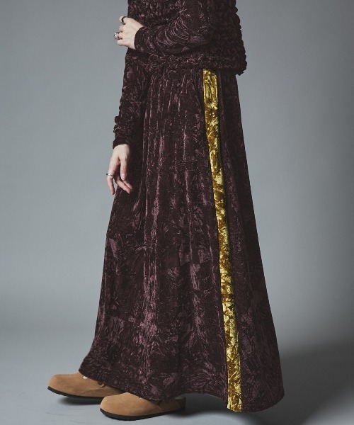 W:Huku(フーク)の「クラッシュ ベロア サイドライン スカート / Crash Velvet Side-Line Skirt(スカート・レディース・ネイビー/ブラック/ライトベージュ/ブラウン・FREE)」の19枚目の写真