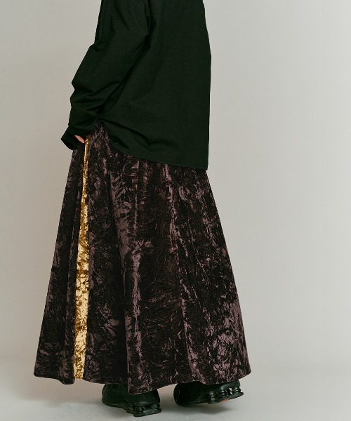 W:Huku(フーク)の「クラッシュ ベロア サイドライン スカート / Crash Velvet Side-Line Skirt(スカート・レディース・ネイビー/ブラック/ライトベージュ/ブラウン・FREE)」の22枚目の写真