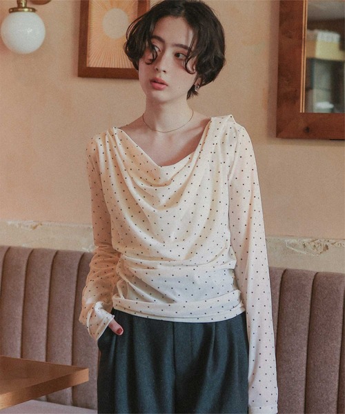 titivate(ティティベイト)の「シアーベロアオフショルダートップス(Tシャツ/カットソー・レディース・ドット/ブラック系その他/アイボリー/ネイビー/ブラック・S/M/L)」の1枚目の写真