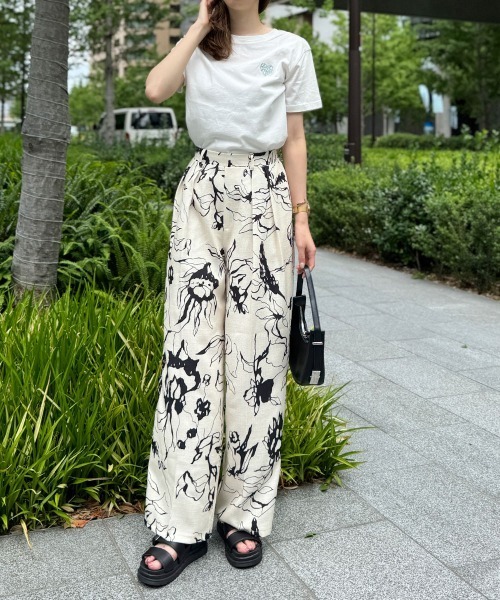 slattgir(スラットジール)の「高身長 モノトーン花柄ブッチャーワイドパンツ(トールサイズ)Essenave(その他パンツ・レディース・ブラック/ベージュ・T3L/TLL/TL/TM/T5L/T4L)」の19枚目の写真